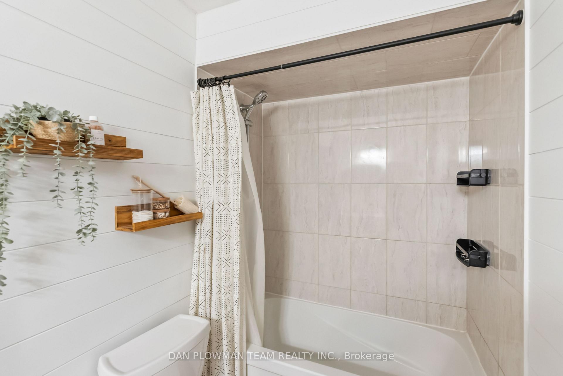 Photo 32 of 21 Woodlawn Court, Whitby, Blue Grass Meadows — HOMEH