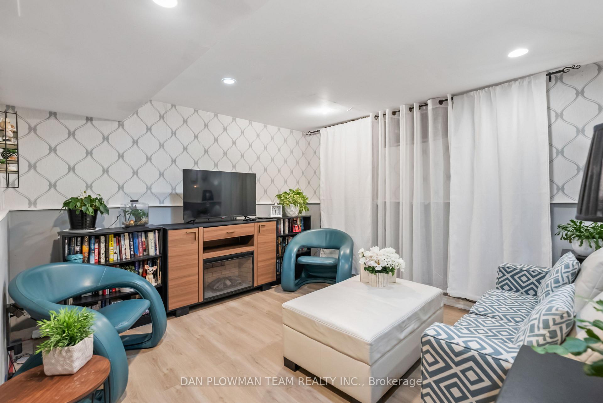 Photo 35 of 21 Woodlawn Court, Whitby, Blue Grass Meadows — HOMEH