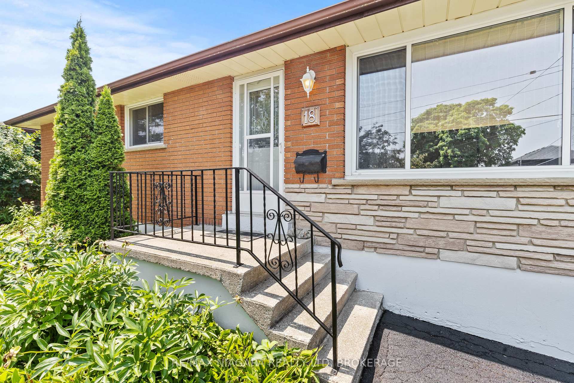 Photo 3 of 18 Charles Avenue, Welland, Lincoln/Crowland — HOMEH