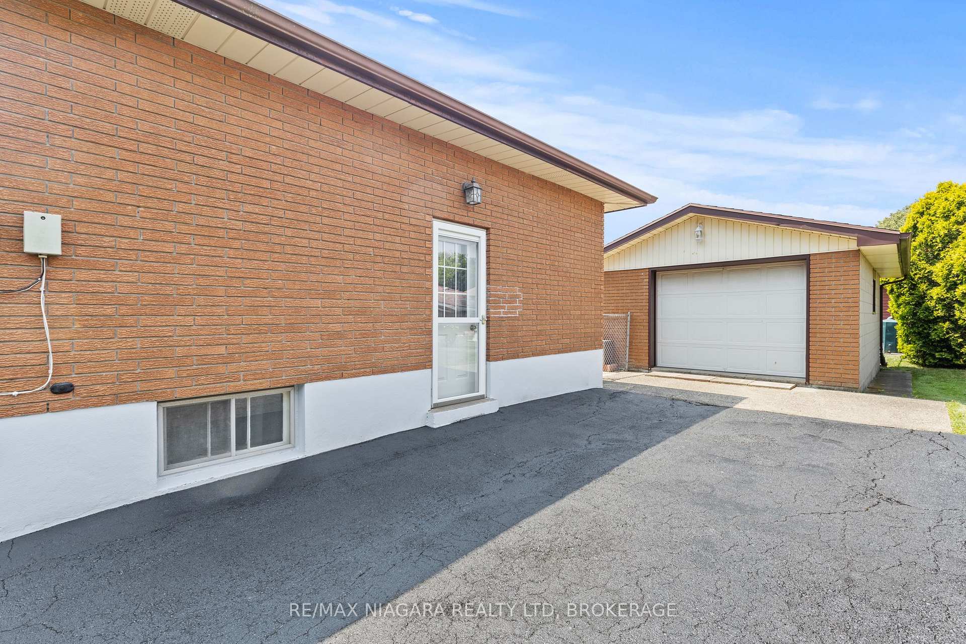 Photo 4 of 18 Charles Avenue, Welland, Lincoln/Crowland — HOMEH