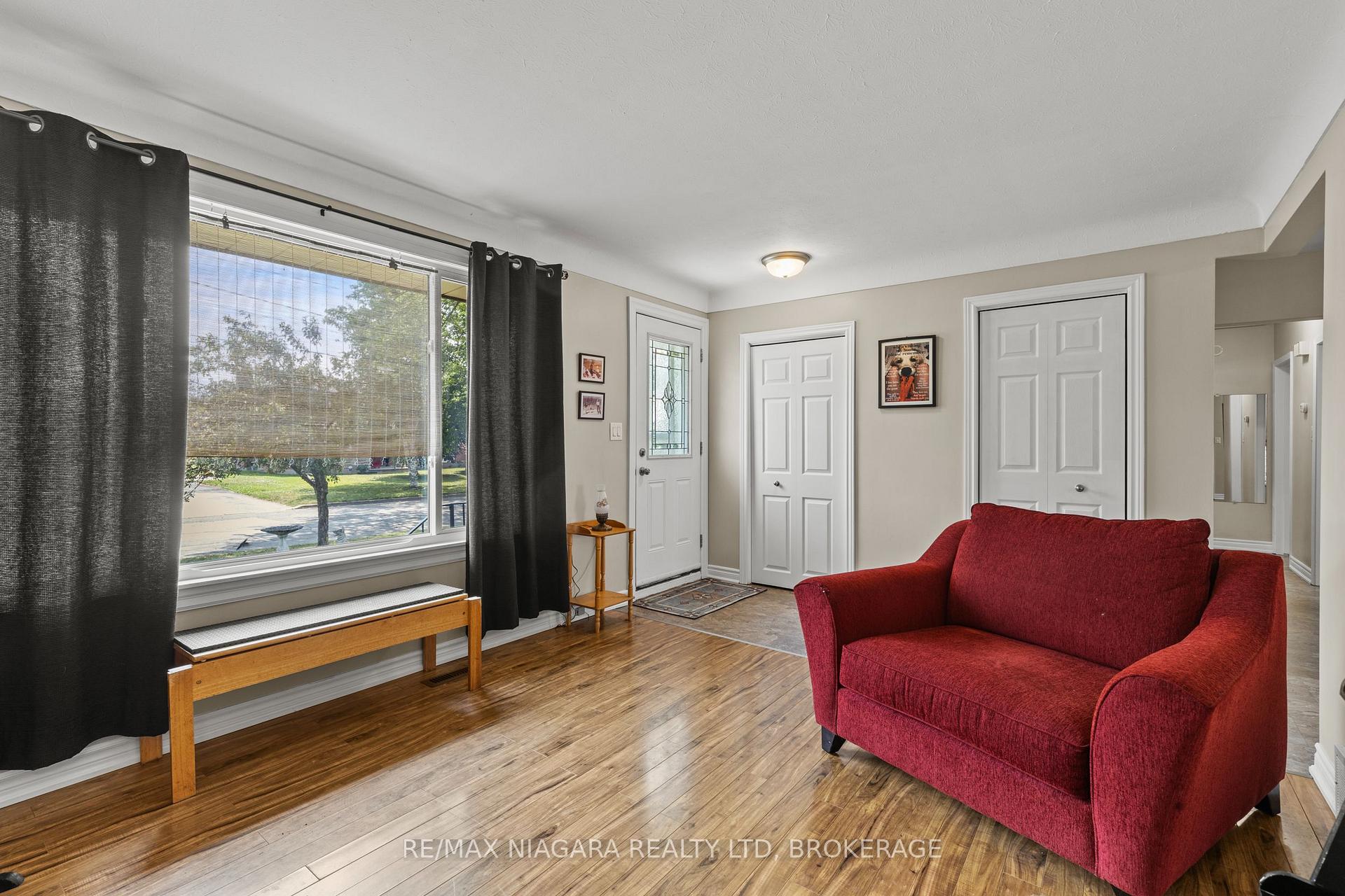 Photo 5 of 18 Charles Avenue, Welland, Lincoln/Crowland — HOMEH