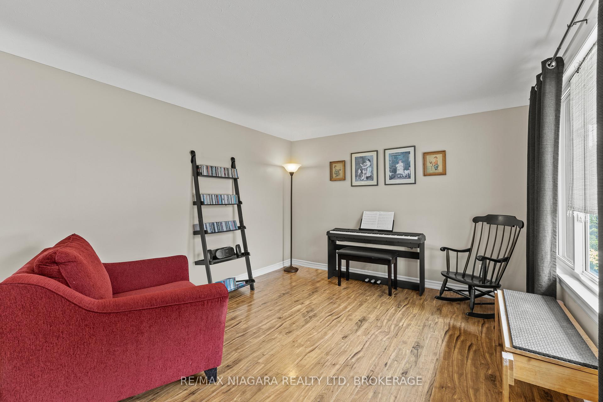 Photo 6 of 18 Charles Avenue, Welland, Lincoln/Crowland — HOMEH