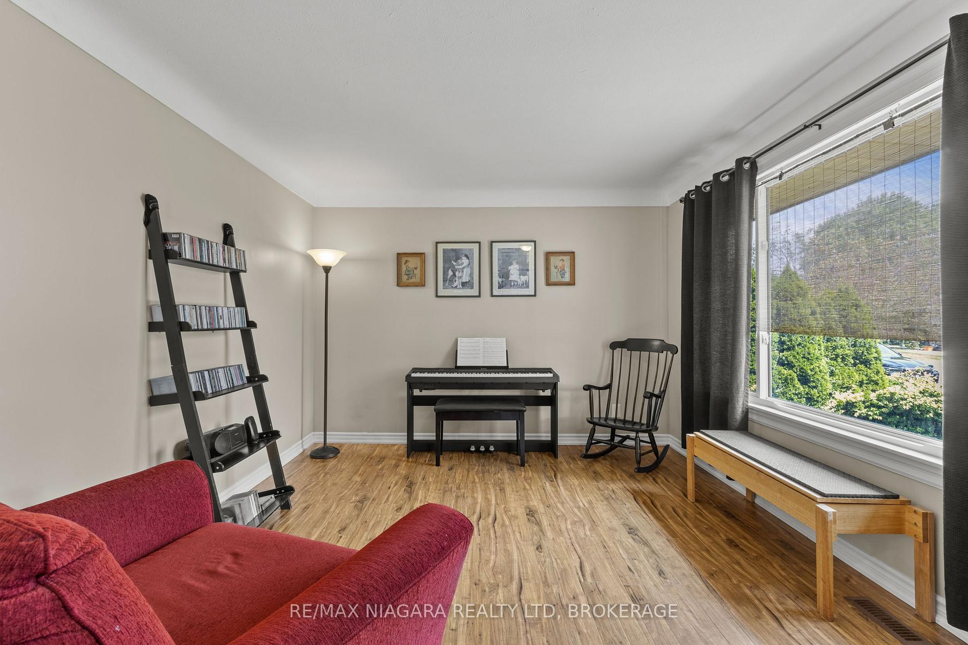 Photo 7 of 18 Charles Avenue, Welland, Lincoln/Crowland — HOMEH
