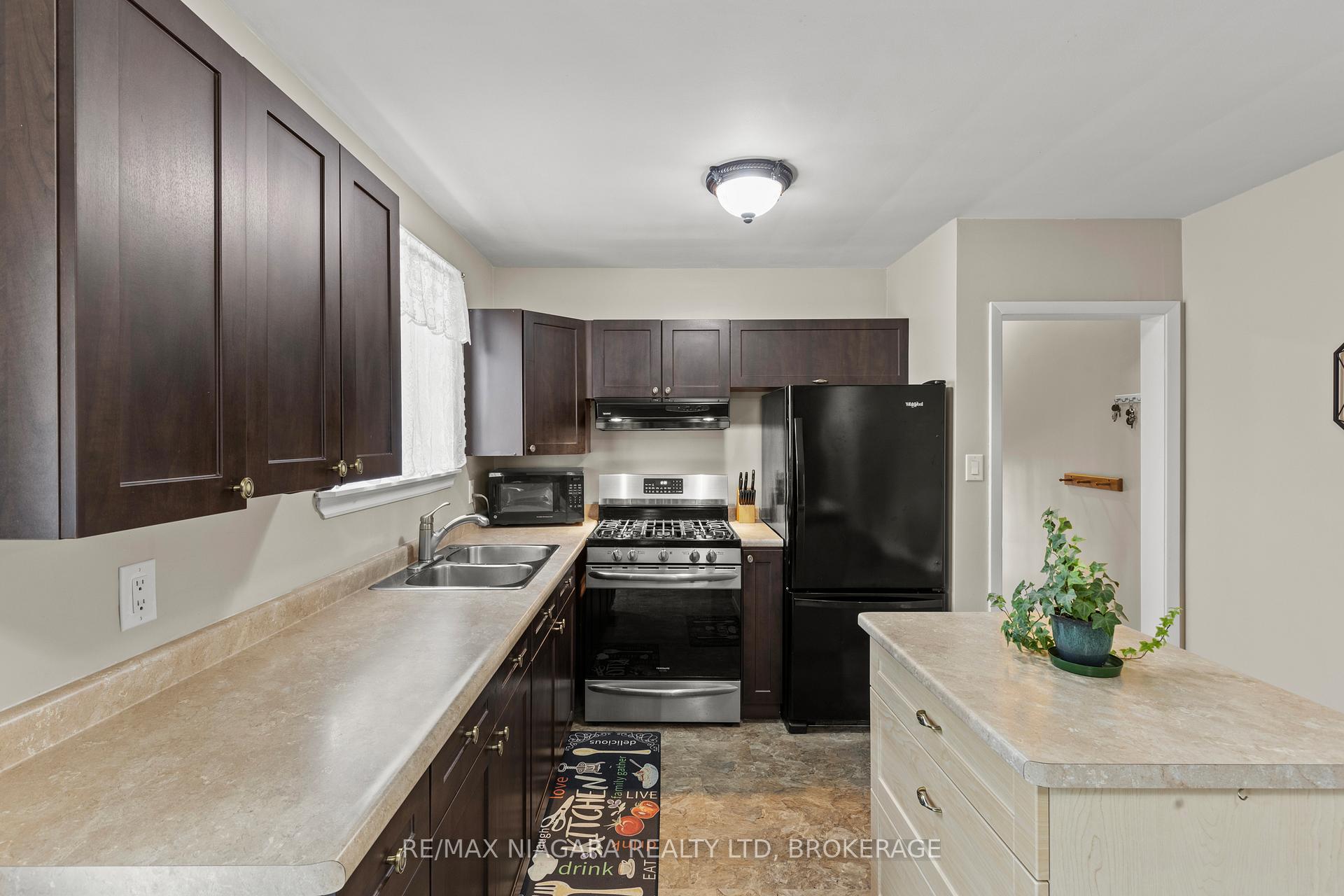 Photo 9 of 18 Charles Avenue, Welland, Lincoln/Crowland — HOMEH