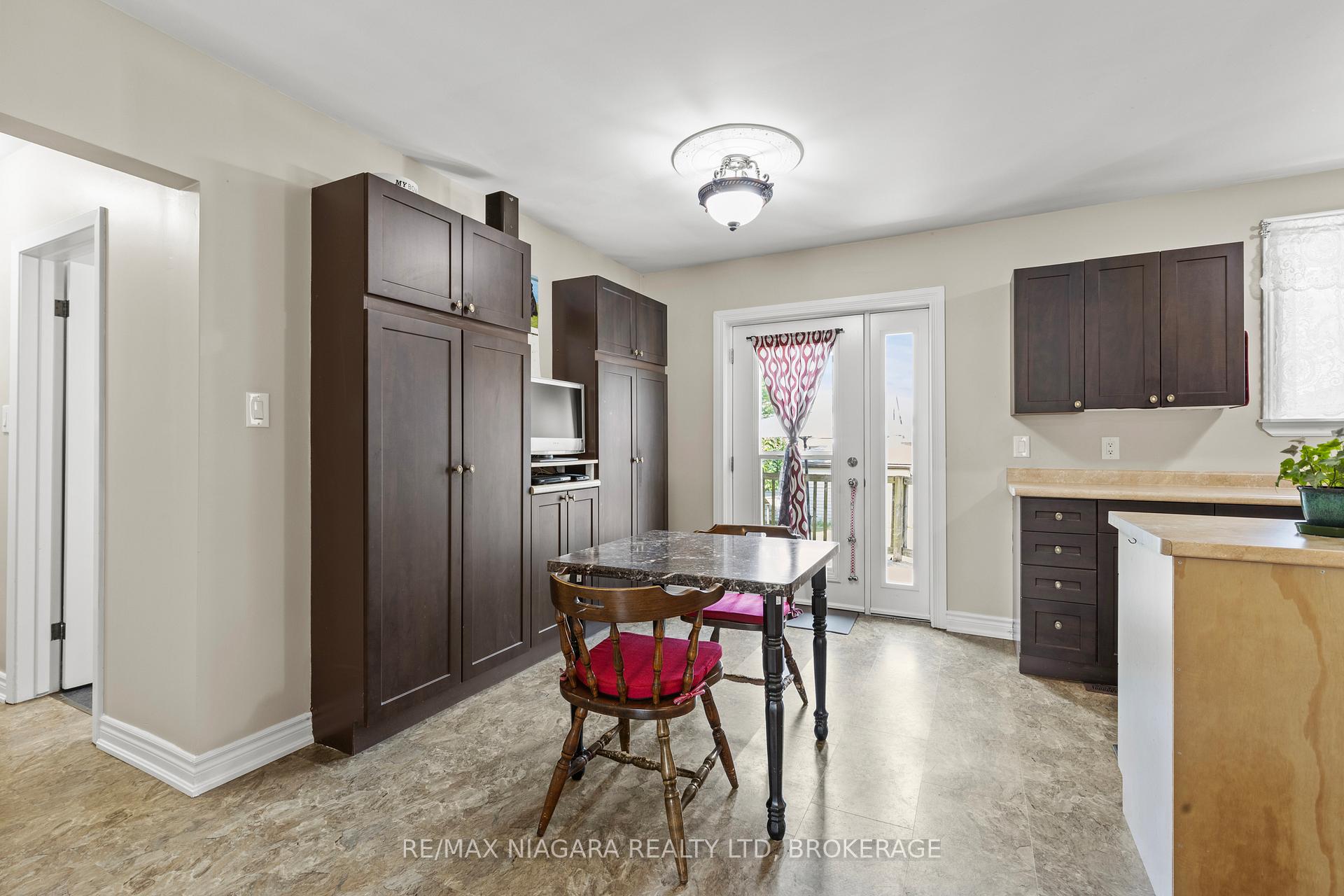 Photo 13 of 18 Charles Avenue, Welland, Lincoln/Crowland — HOMEH