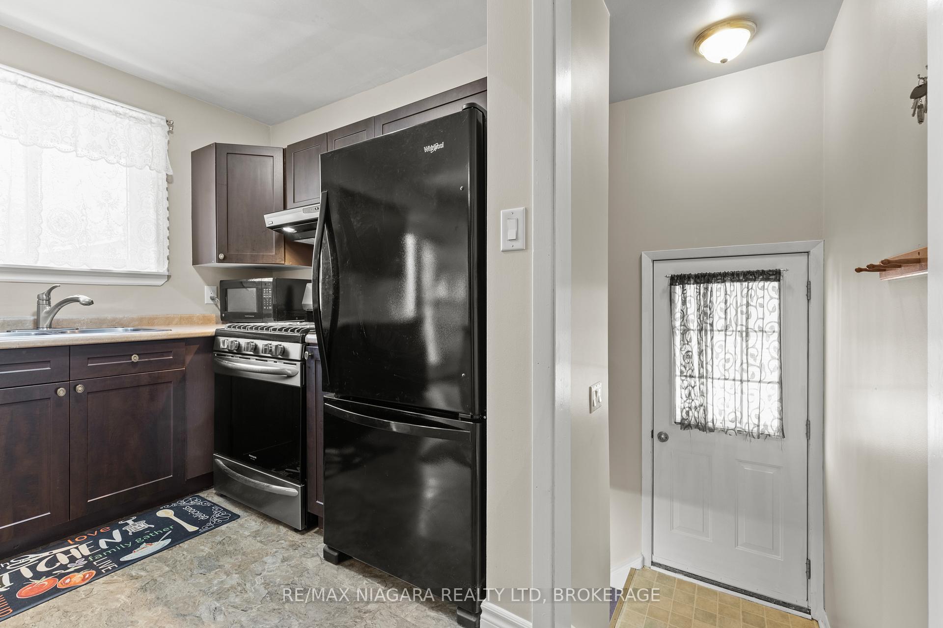 Photo 14 of 18 Charles Avenue, Welland, Lincoln/Crowland — HOMEH