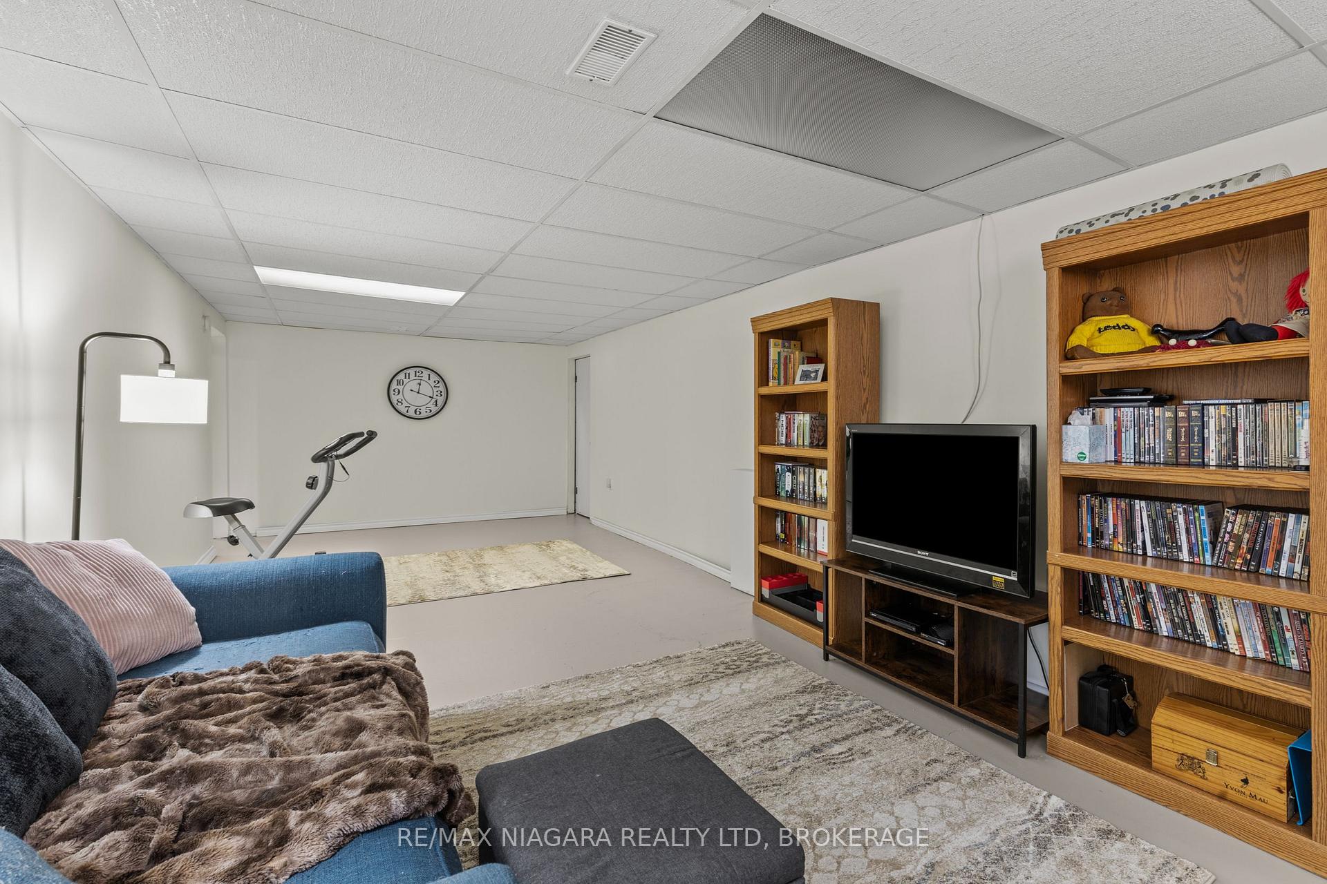 Photo 22 of 18 Charles Avenue, Welland, Lincoln/Crowland — HOMEH