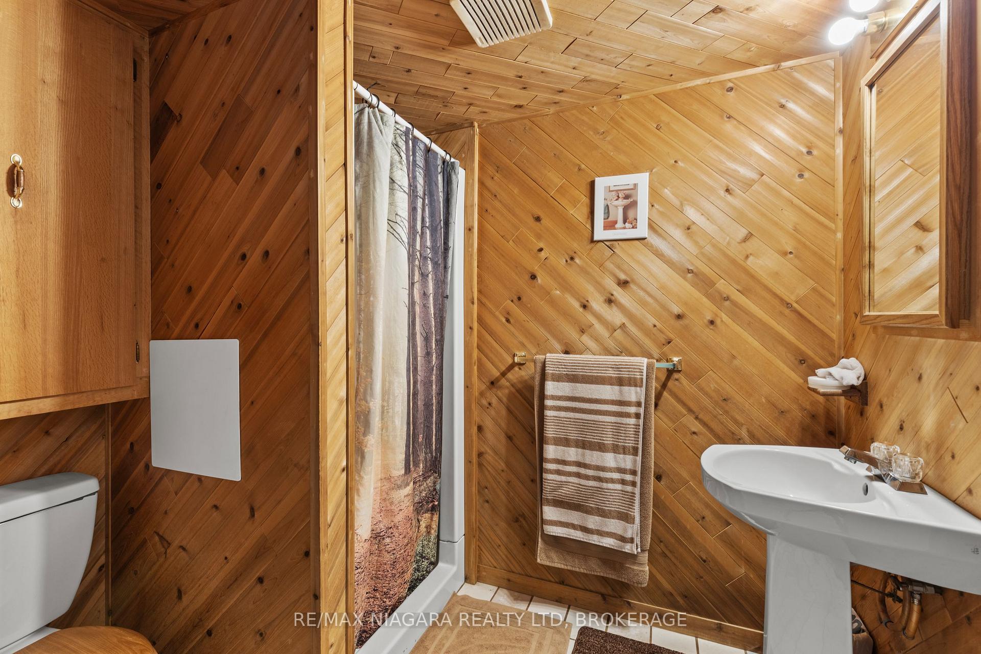 Photo 23 of 18 Charles Avenue, Welland, Lincoln/Crowland — HOMEH