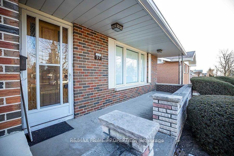Photo 4 of 97 Elizabeth Crescent S, Whitby, Blue Grass Meadows — HOMEH