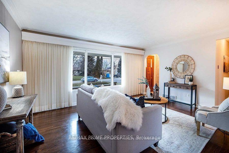 Photo 10 of 97 Elizabeth Crescent S, Whitby, Blue Grass Meadows — HOMEH