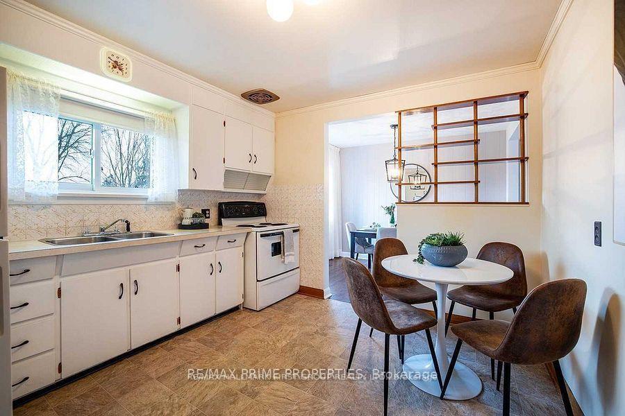 Photo 13 of 97 Elizabeth Crescent S, Whitby, Blue Grass Meadows — HOMEH
