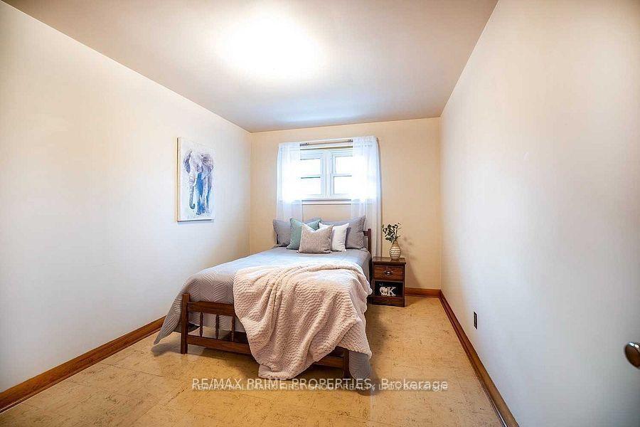 Photo 15 of 97 Elizabeth Crescent S, Whitby, Blue Grass Meadows — HOMEH