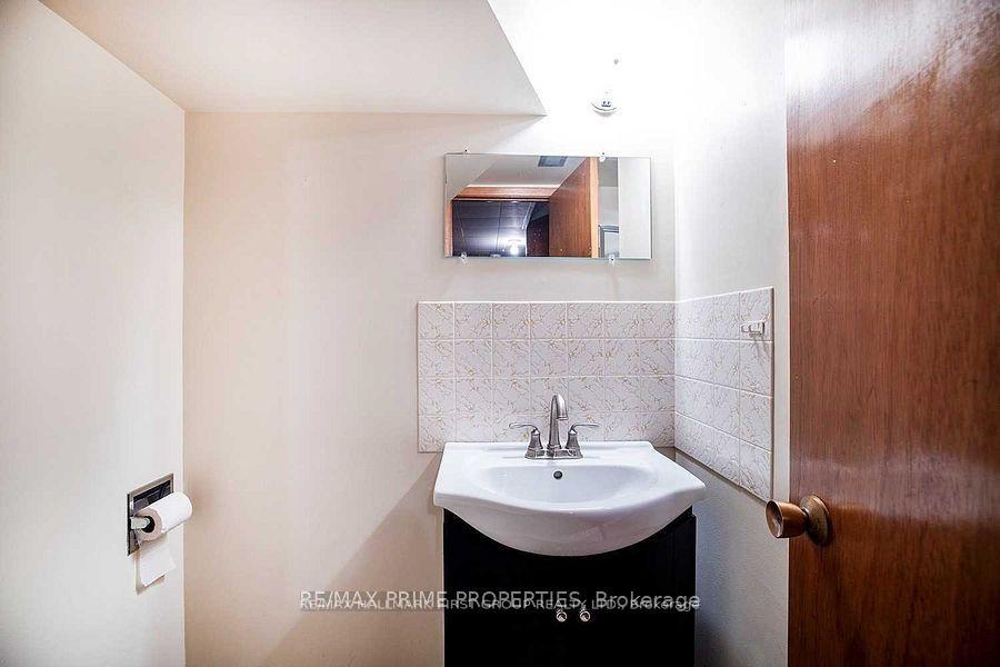 Photo 19 of 97 Elizabeth Crescent S, Whitby, Blue Grass Meadows — HOMEH