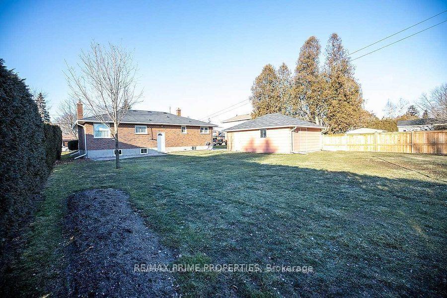 Photo 25 of 97 Elizabeth Crescent S, Whitby, Blue Grass Meadows — HOMEH