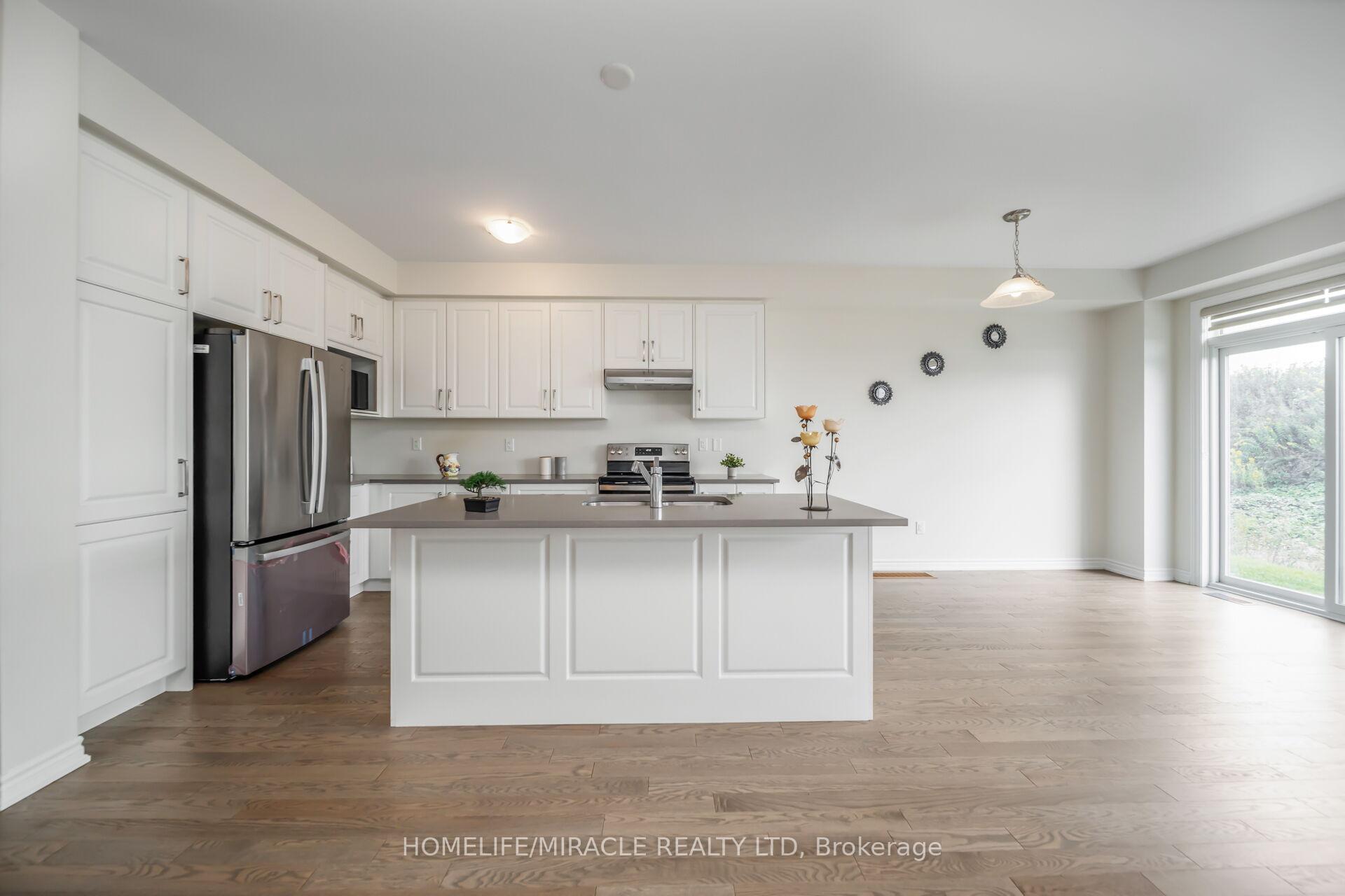 Photo 13 of 64 Phoenix Boulevard, Barrie, Rural Barrie Southeast — HOMEH
