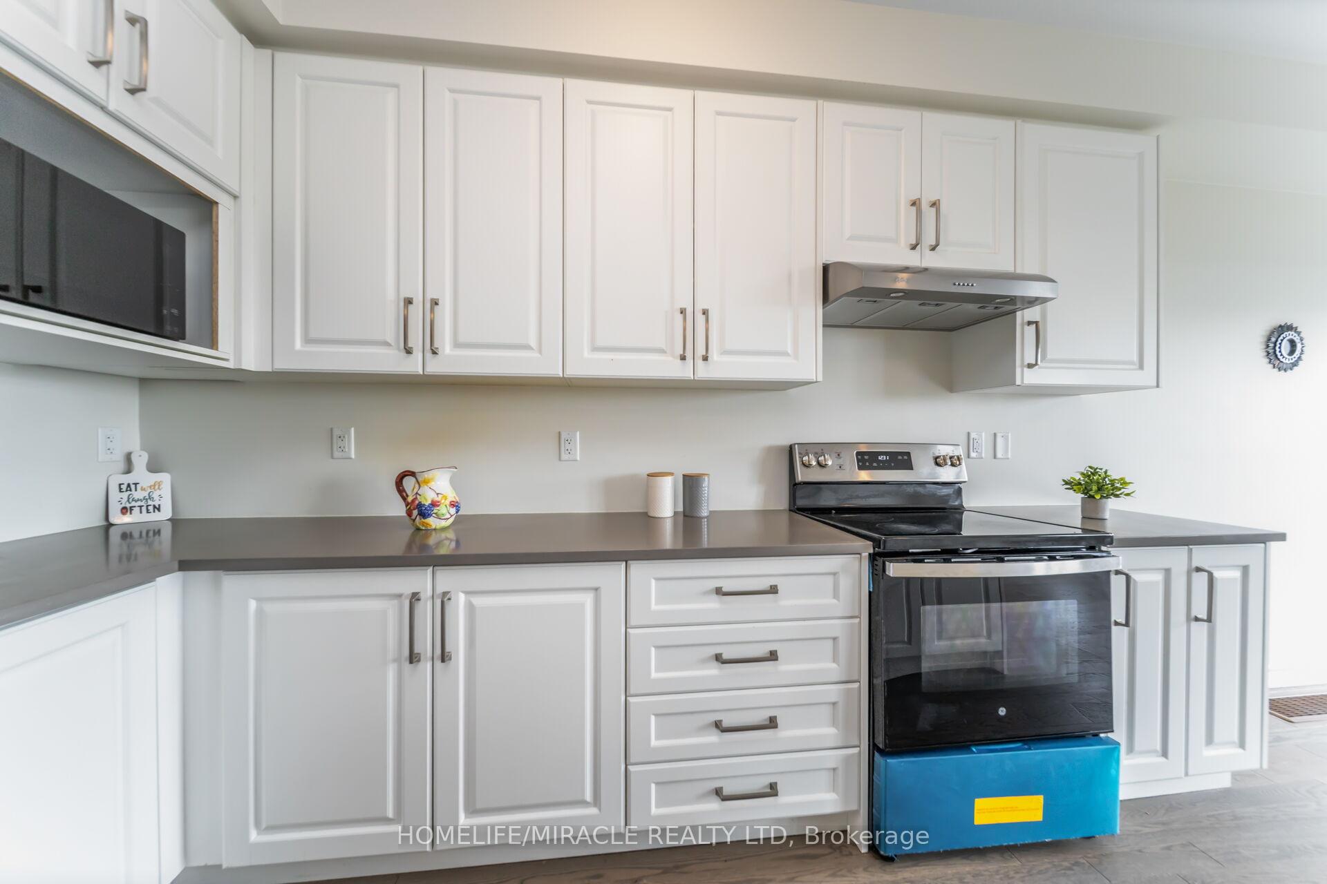 Photo 15 of 64 Phoenix Boulevard, Barrie, Rural Barrie Southeast — HOMEH