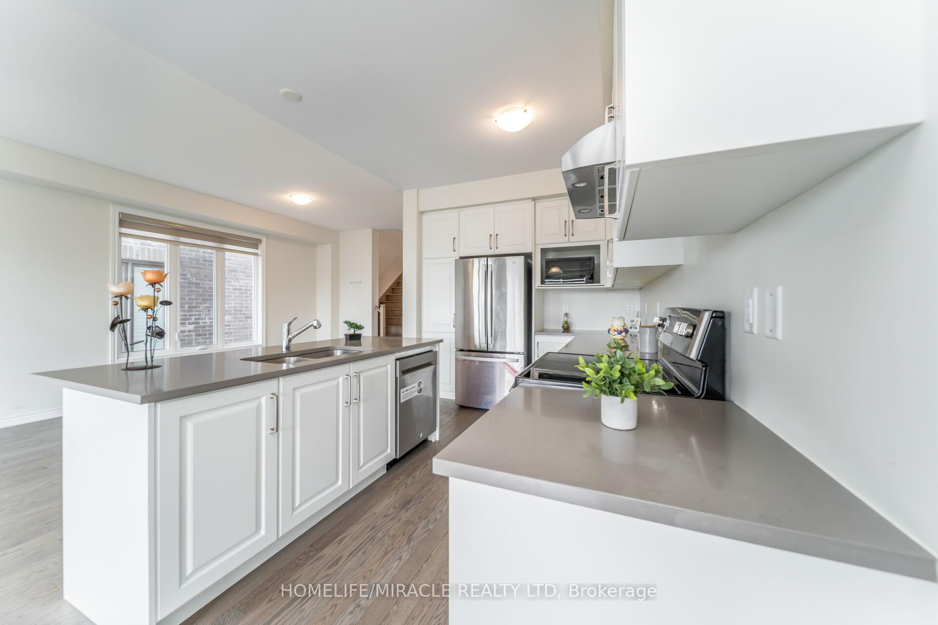 Photo 14 of 64 Phoenix Boulevard, Barrie, Rural Barrie Southeast — HOMEH