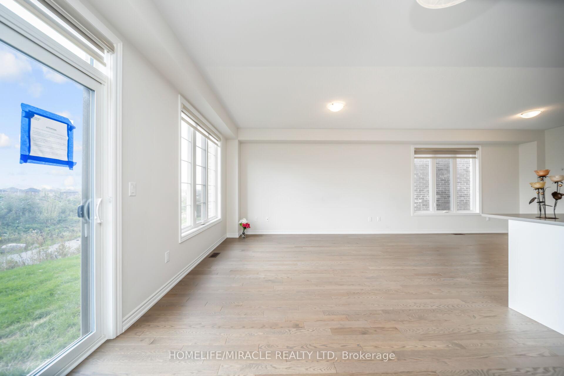 Photo 12 of 64 Phoenix Boulevard, Barrie, Rural Barrie Southeast — HOMEH