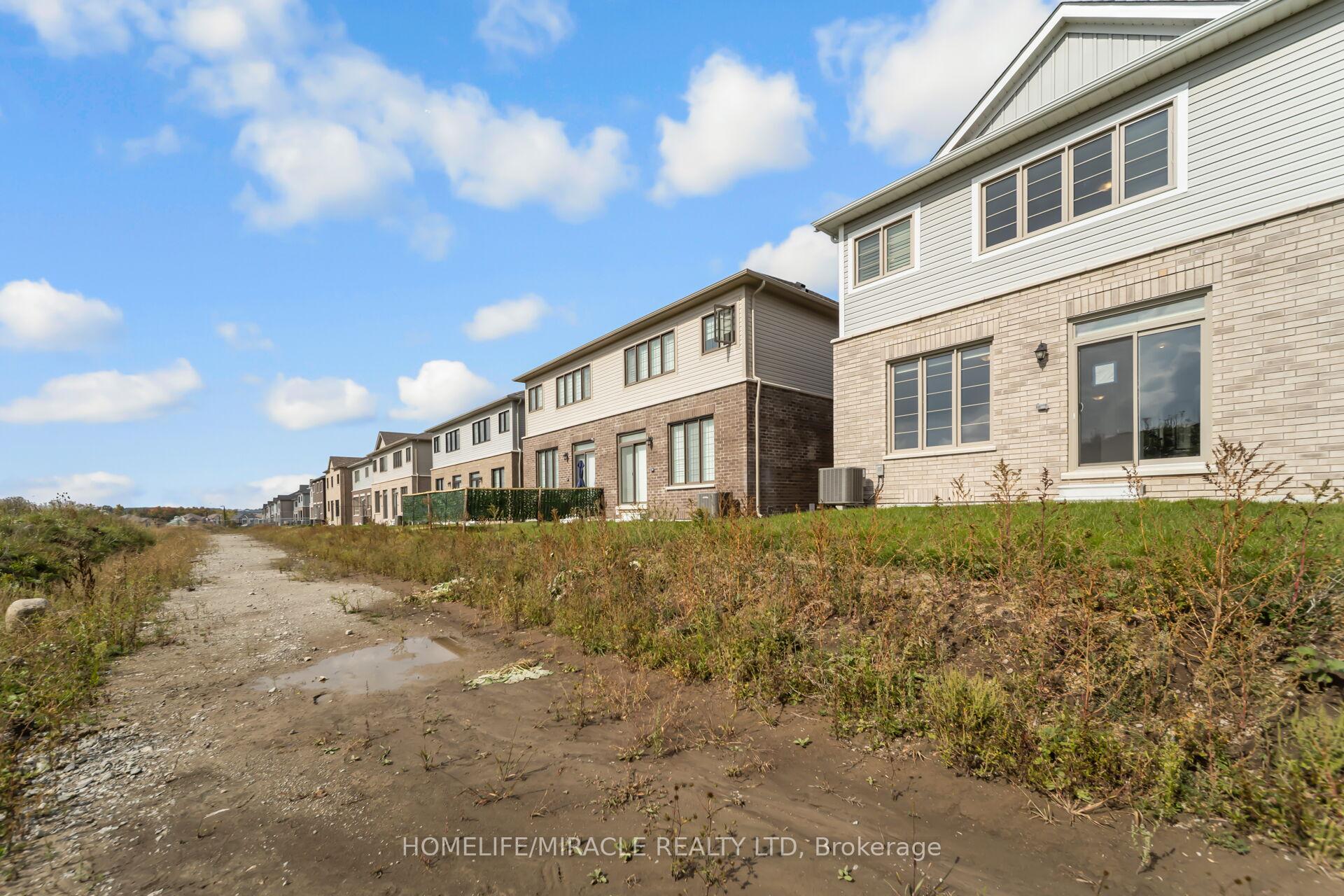 Photo 43 of 64 Phoenix Boulevard, Barrie, Rural Barrie Southeast — HOMEH