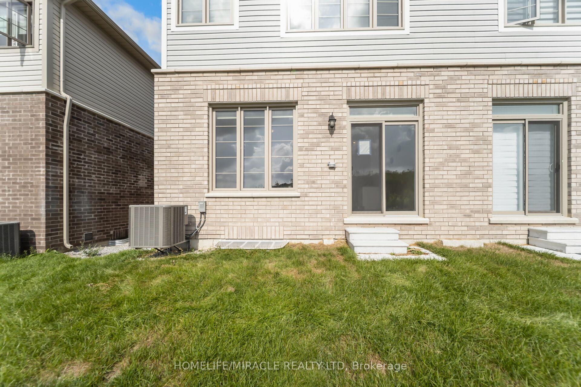 Photo 42 of 64 Phoenix Boulevard, Barrie, Rural Barrie Southeast — HOMEH