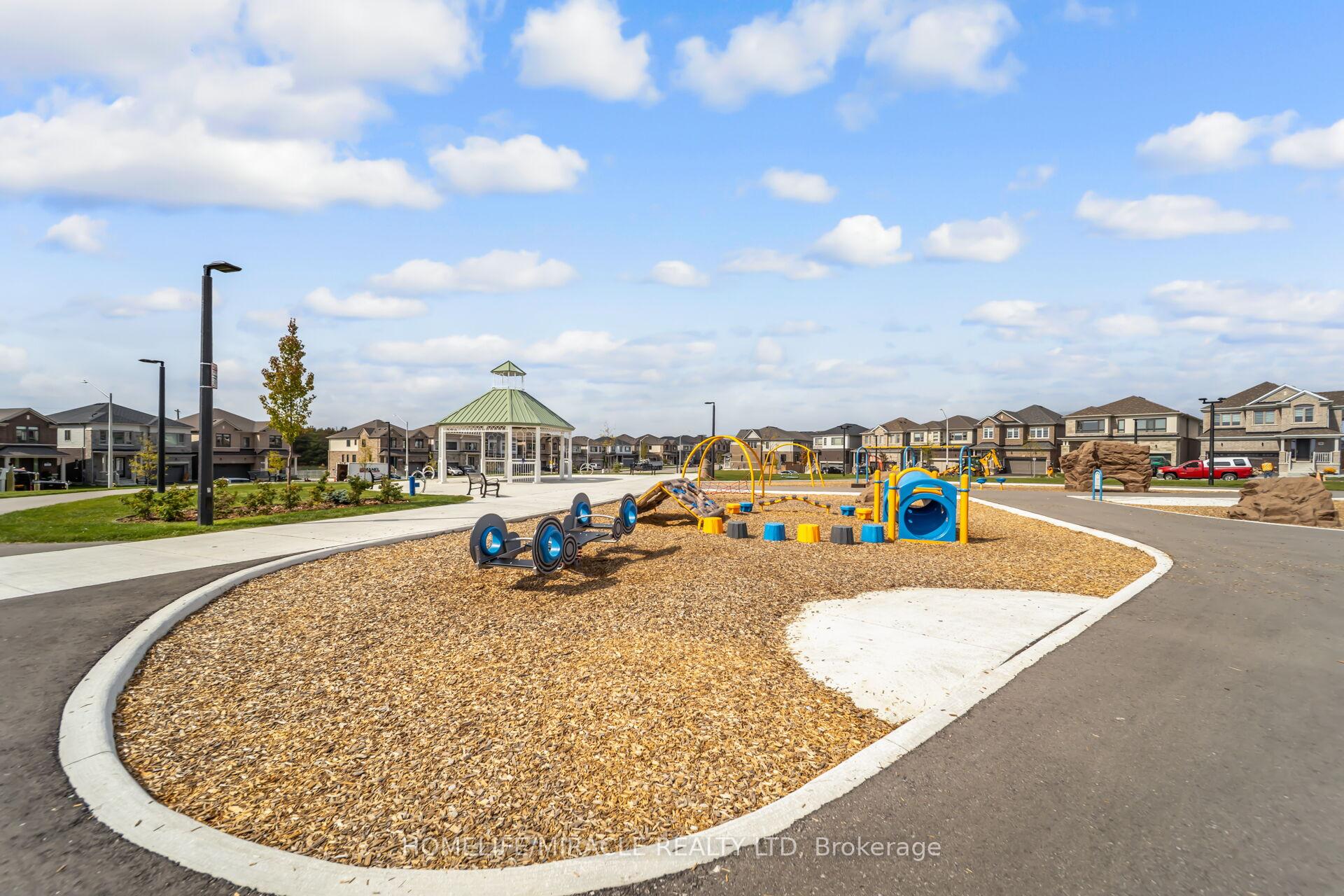 Photo 47 of 64 Phoenix Boulevard, Barrie, Rural Barrie Southeast — HOMEH