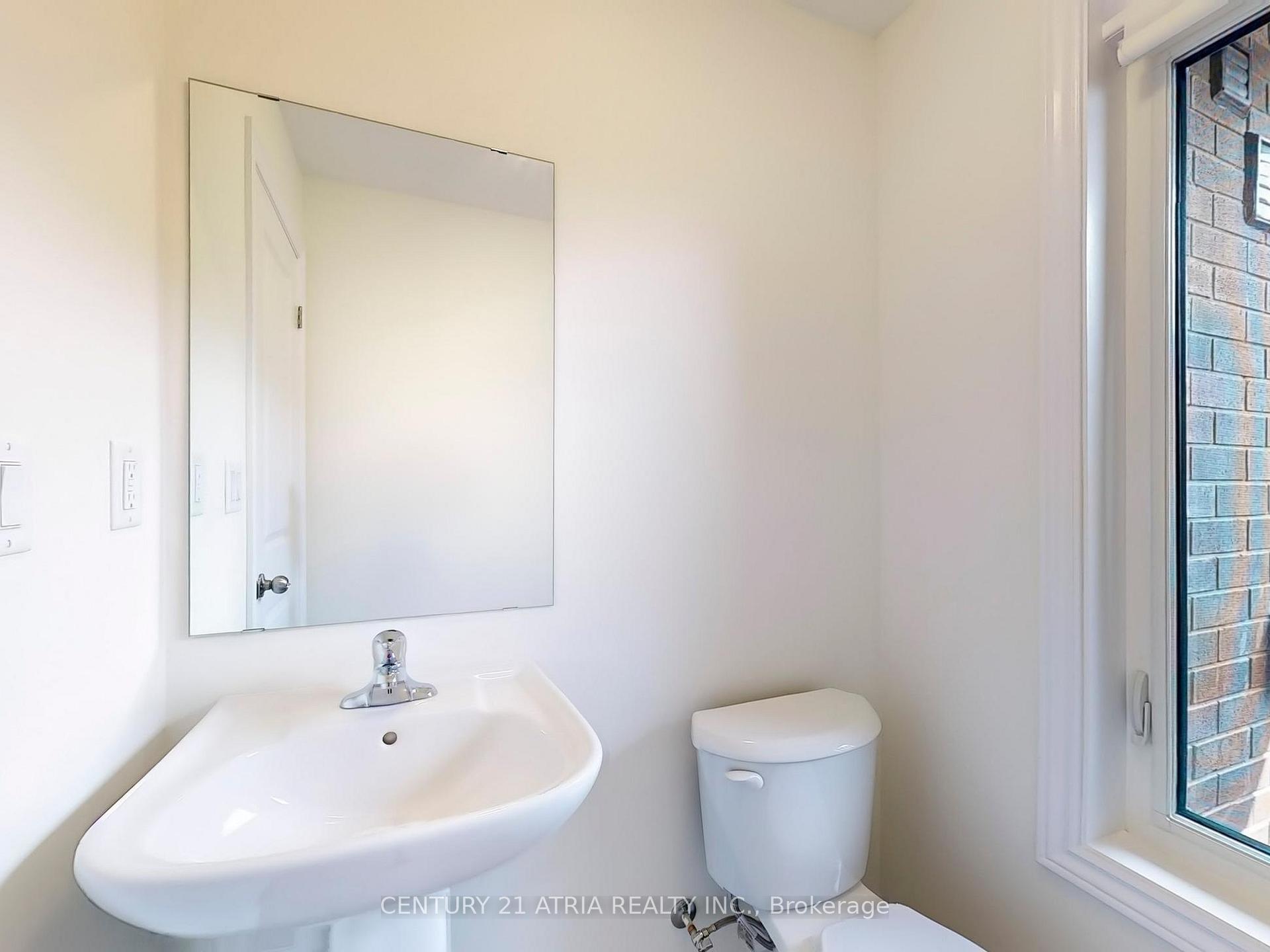 Photo 10 of 12 Gunton Street, Aurora, Bayview Northeast — HOMEH