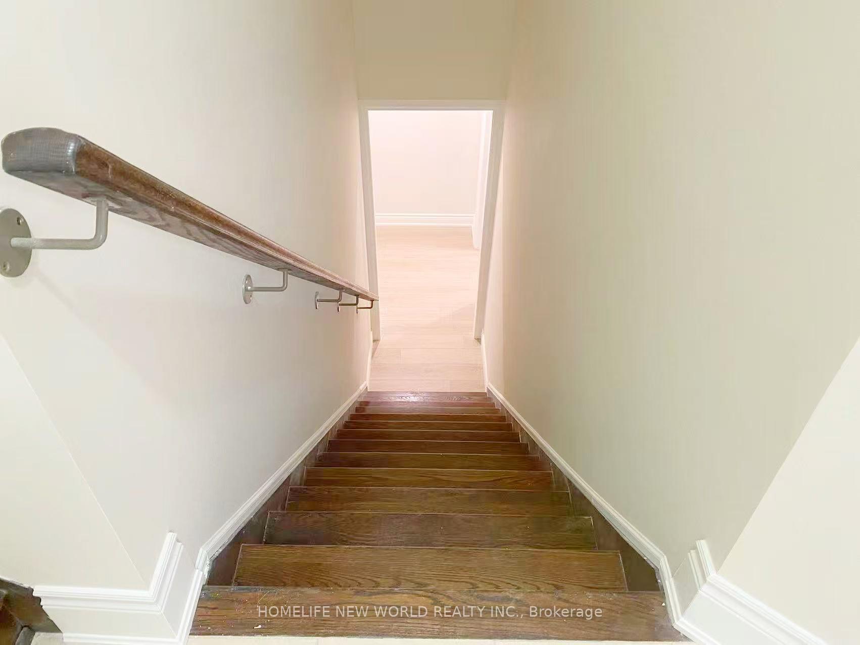 Photo 5 of 37 Port Royal Avenue, Vaughan, Kleinburg — HOMEH