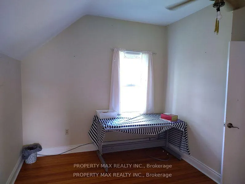 Photo 23 of 9570 Duffs Road, Whitby, Brooklin — HOMEH