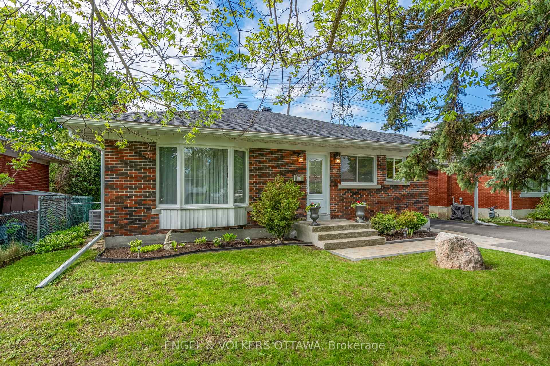 Photo 3 of 624 Browning Avenue, Ottawa, Riverview Park — HOMEH