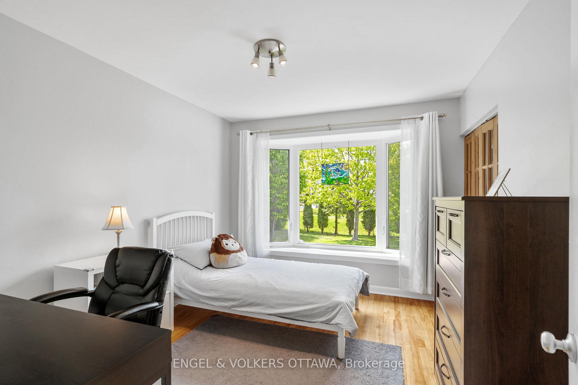 Photo 15 of 624 Browning Avenue, Ottawa, Riverview Park — HOMEH