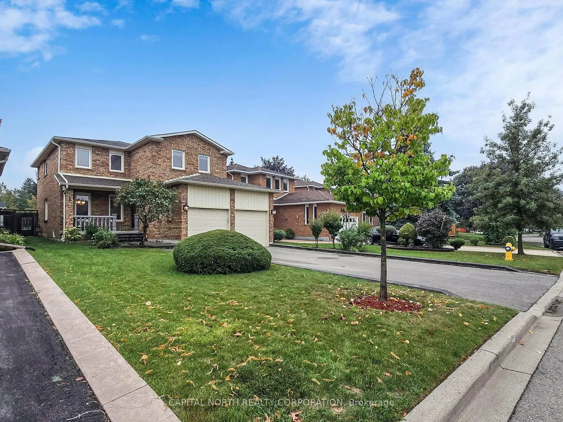 Photo 3 of 61 Sherbourne Drive, Vaughan, Maple — HOMEH