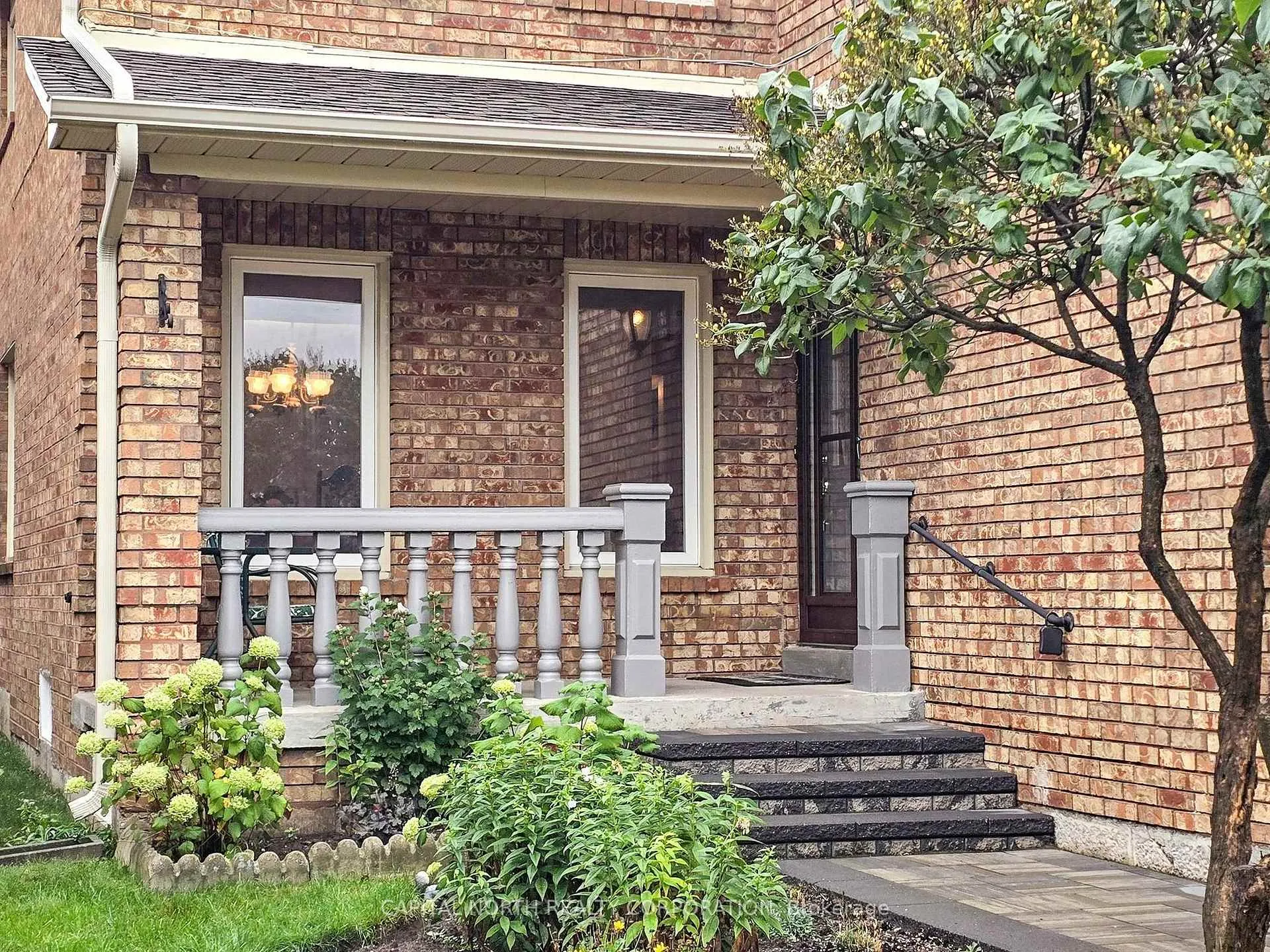 Photo 8 of 61 Sherbourne Drive, Vaughan, Maple — HOMEH