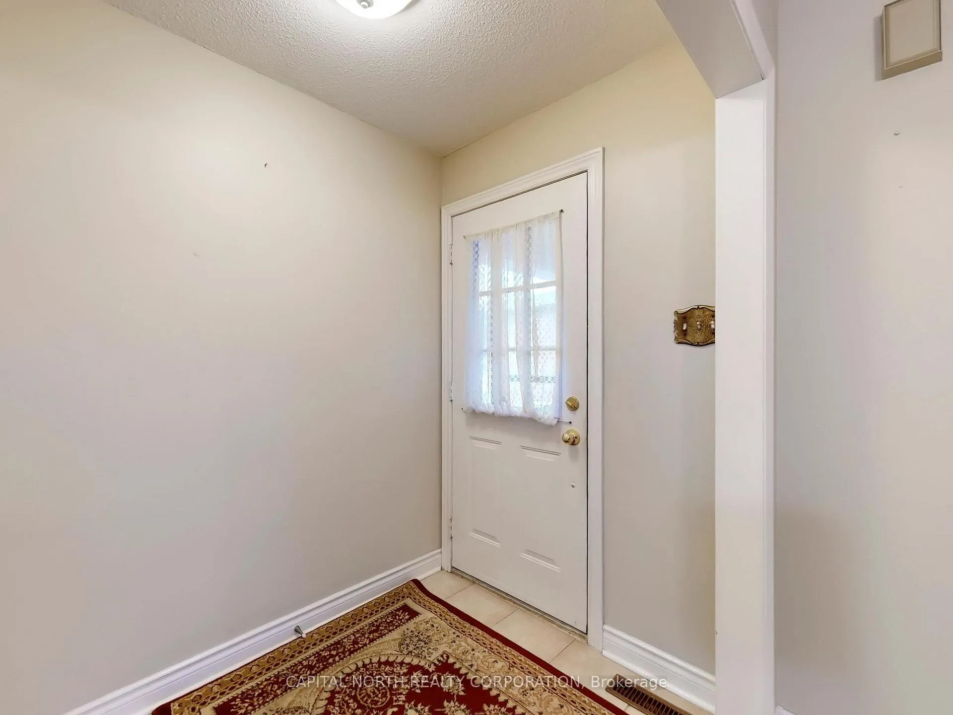 Photo 11 of 61 Sherbourne Drive, Vaughan, Maple — HOMEH
