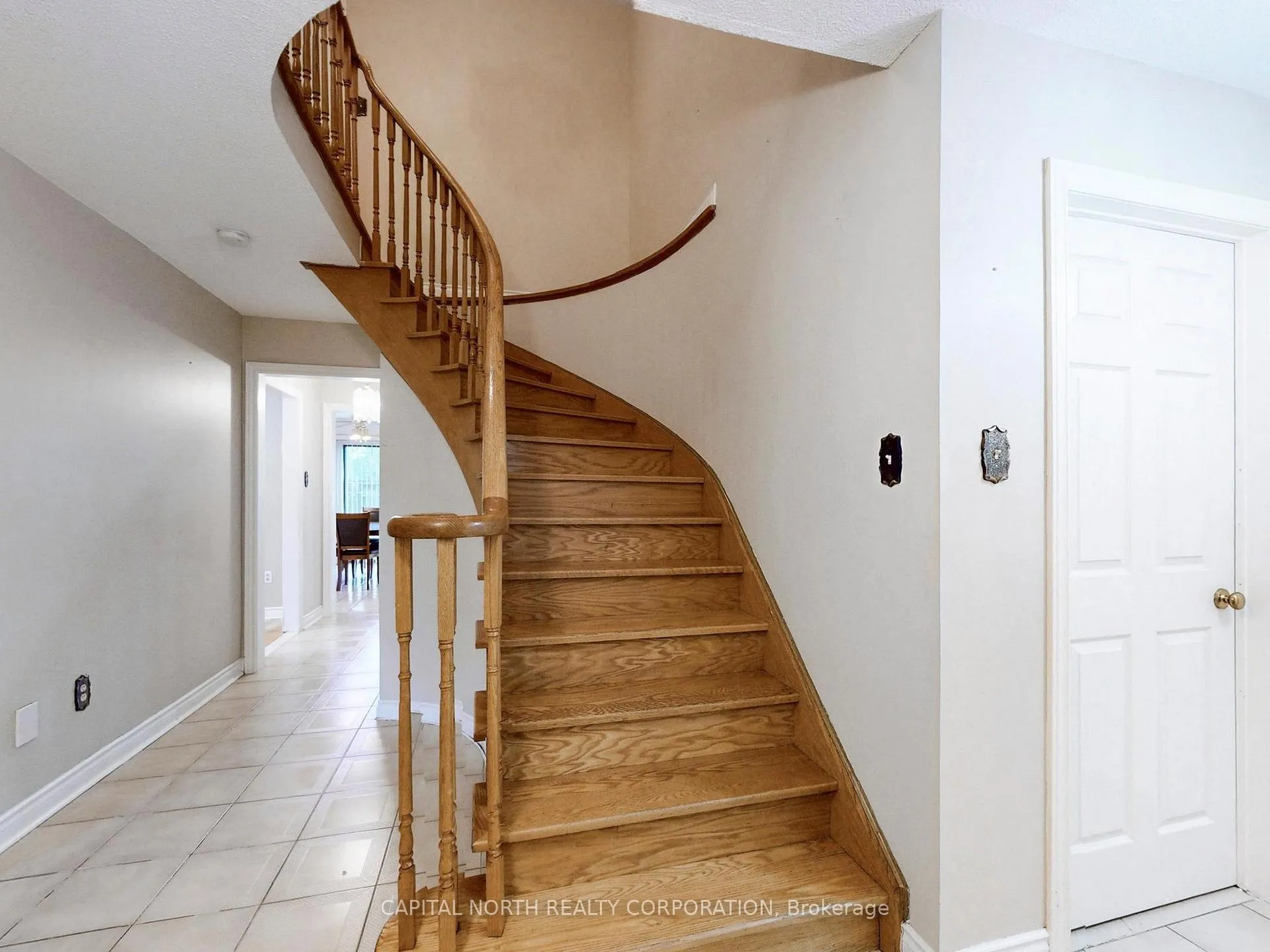 Photo 12 of 61 Sherbourne Drive, Vaughan, Maple — HOMEH