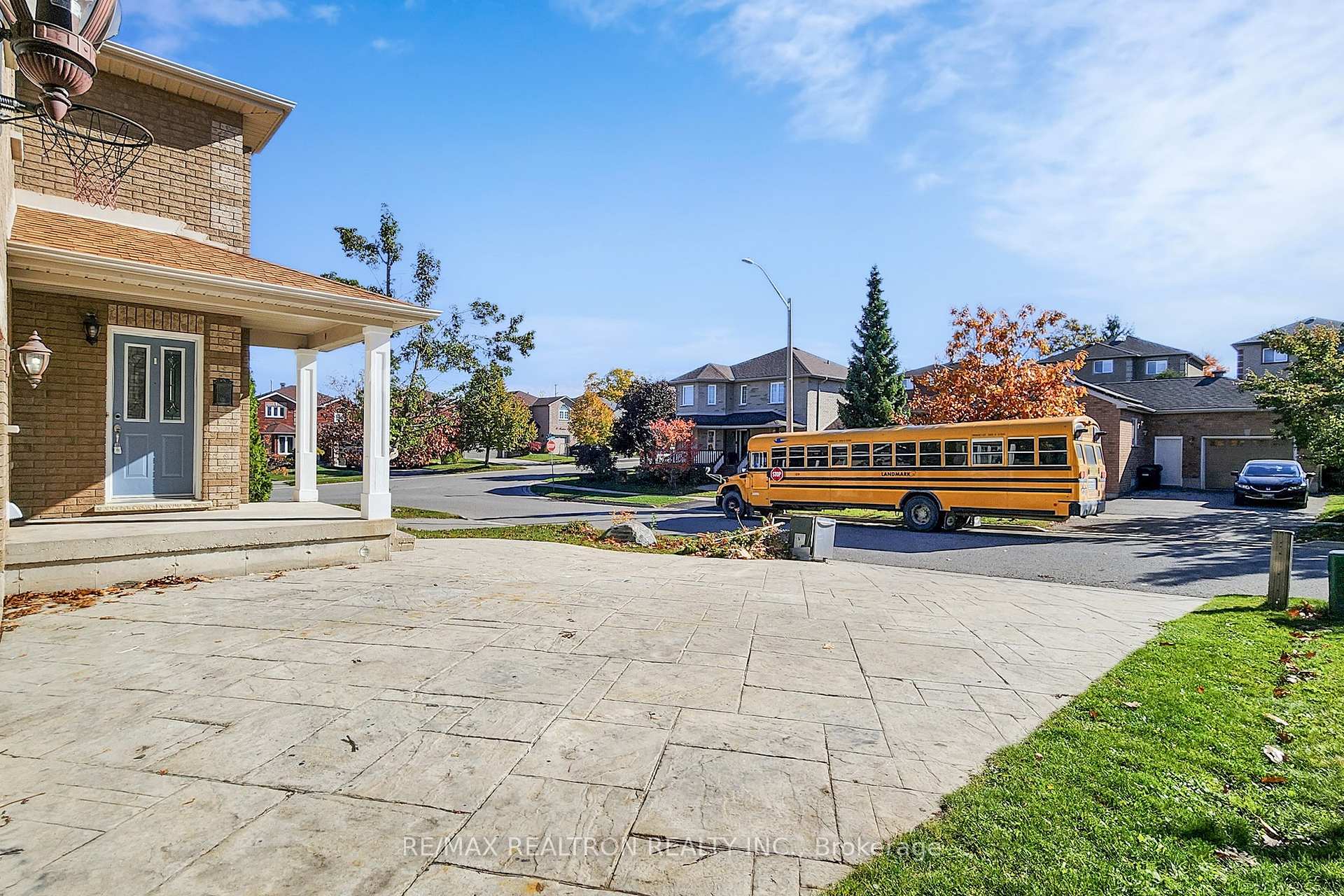 Photo 2 of 46 Watson Drive, Barrie, East Bayfield — HOMEH