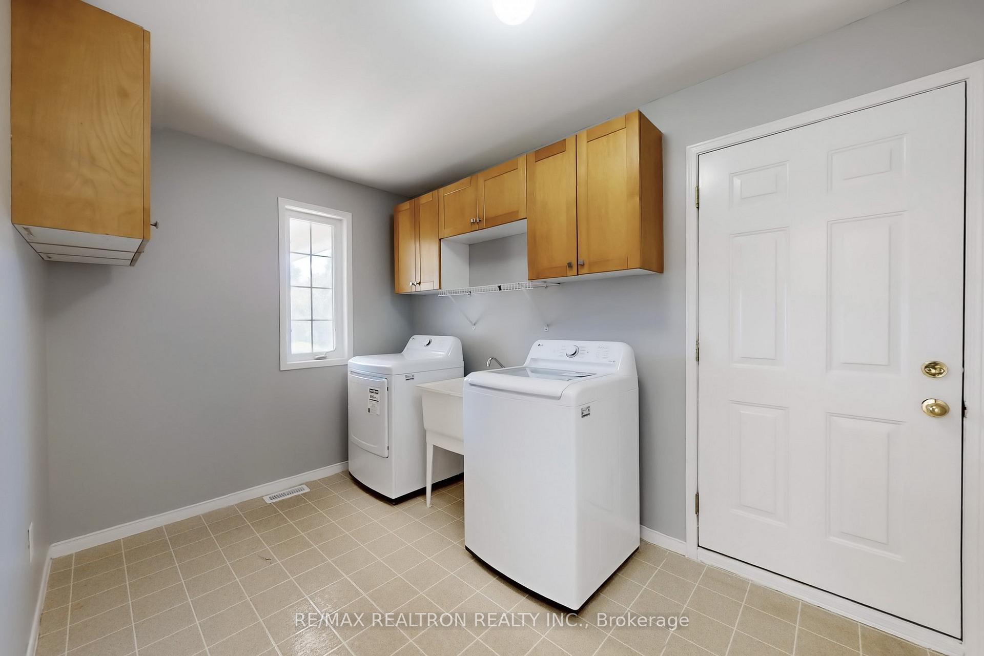 Photo 16 of 46 Watson Drive, Barrie, East Bayfield — HOMEH