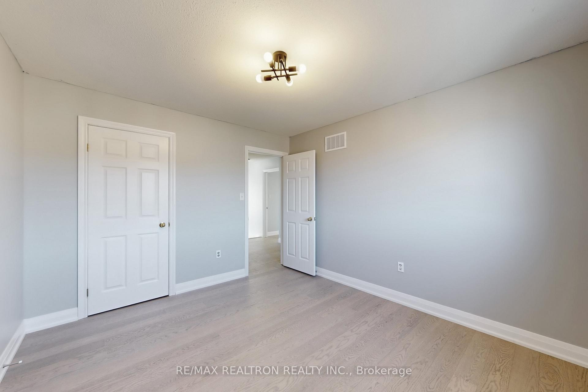 Photo 23 of 46 Watson Drive, Barrie, East Bayfield — HOMEH