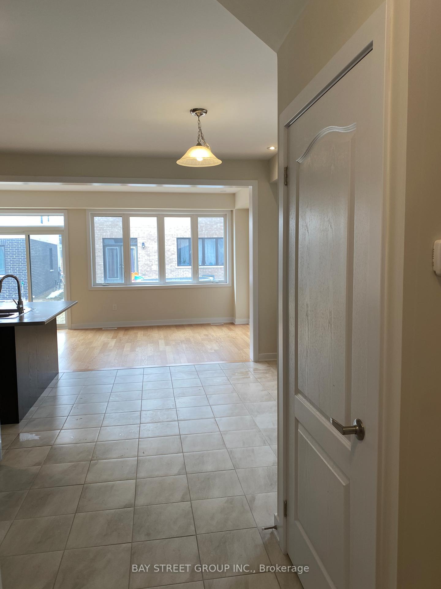 Photo 4 of 11 keelson Street, Welland, Dain City — HOMEH