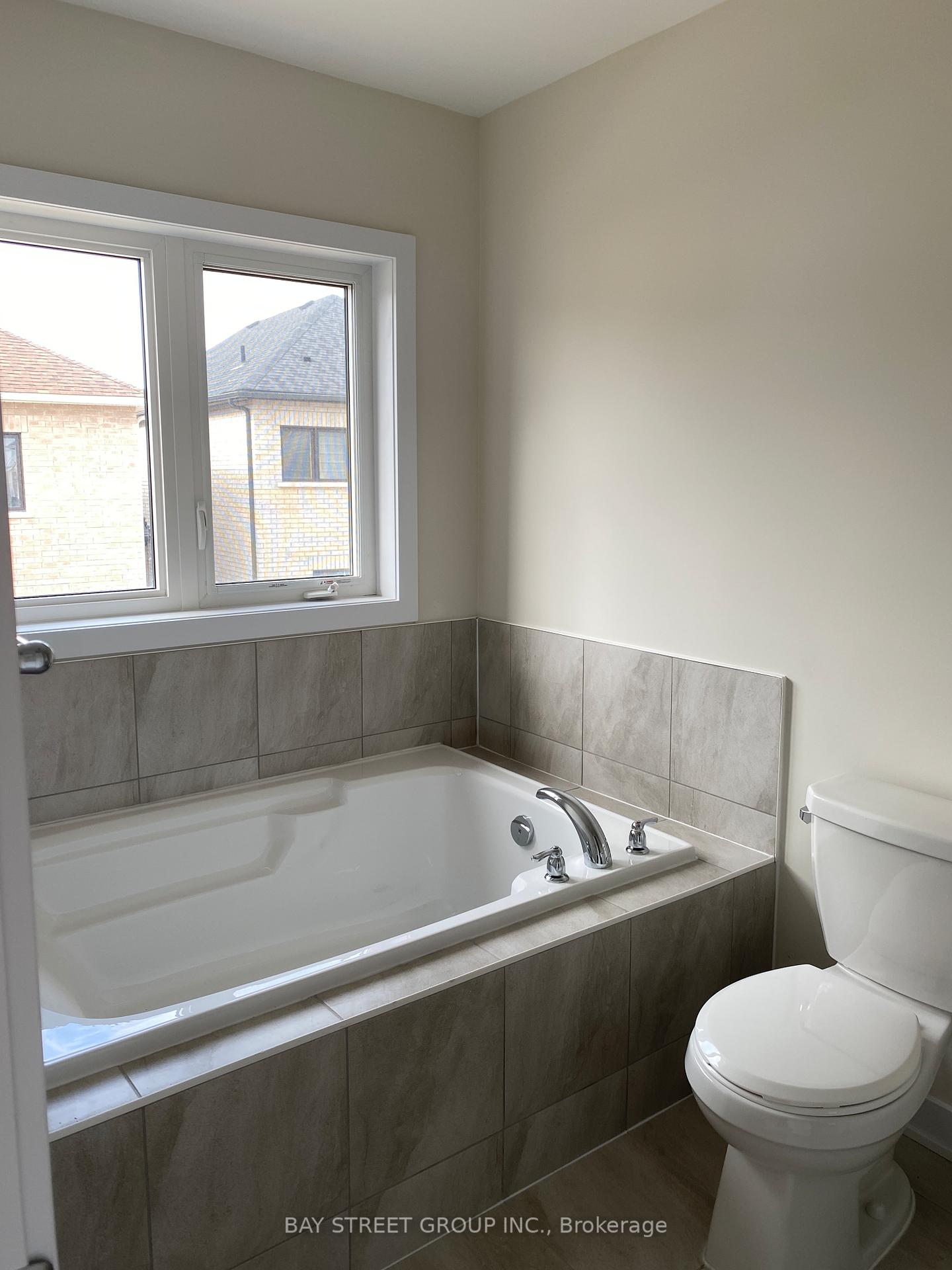 Photo 14 of 11 keelson Street, Welland, Dain City — HOMEH