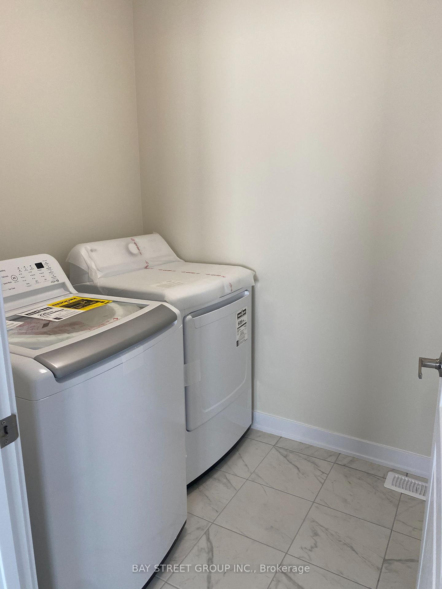 Photo 17 of 11 keelson Street, Welland, Dain City — HOMEH