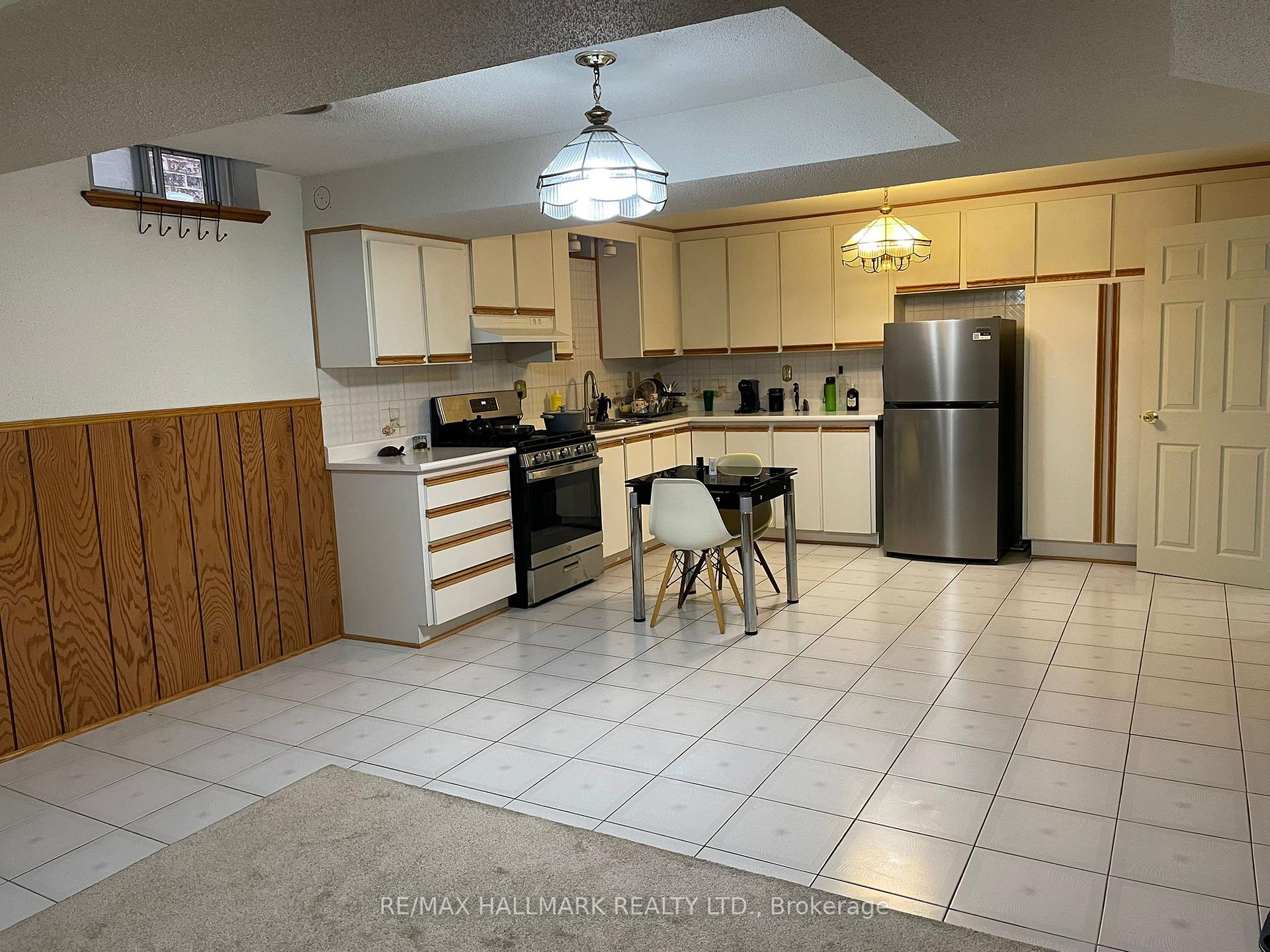 Photo 2 of Unit Lower, 117 White Boulevard, Vaughan, Brownridge — HOMEH