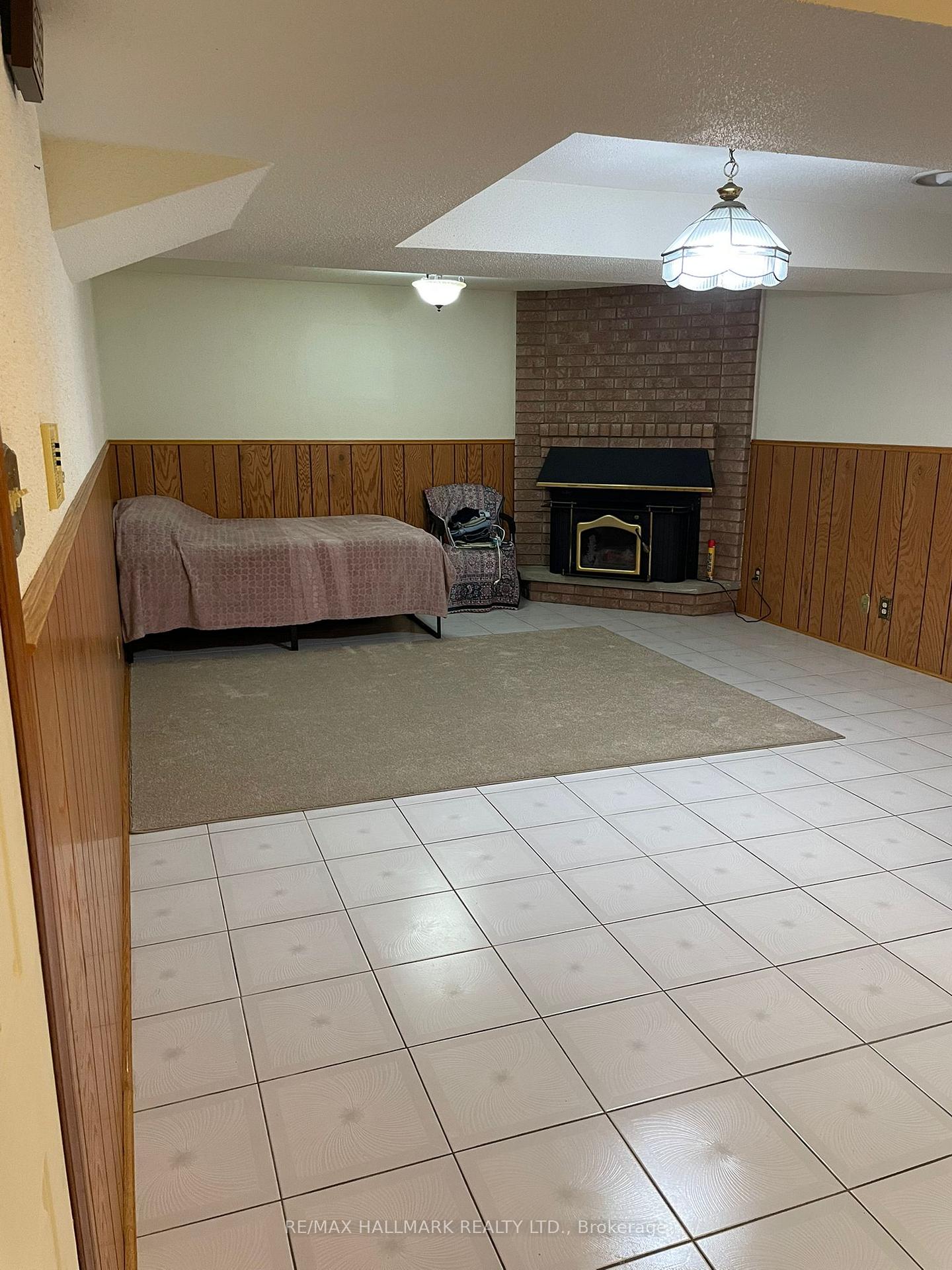 Photo 5 of Unit Lower, 117 White Boulevard, Vaughan, Brownridge — HOMEH