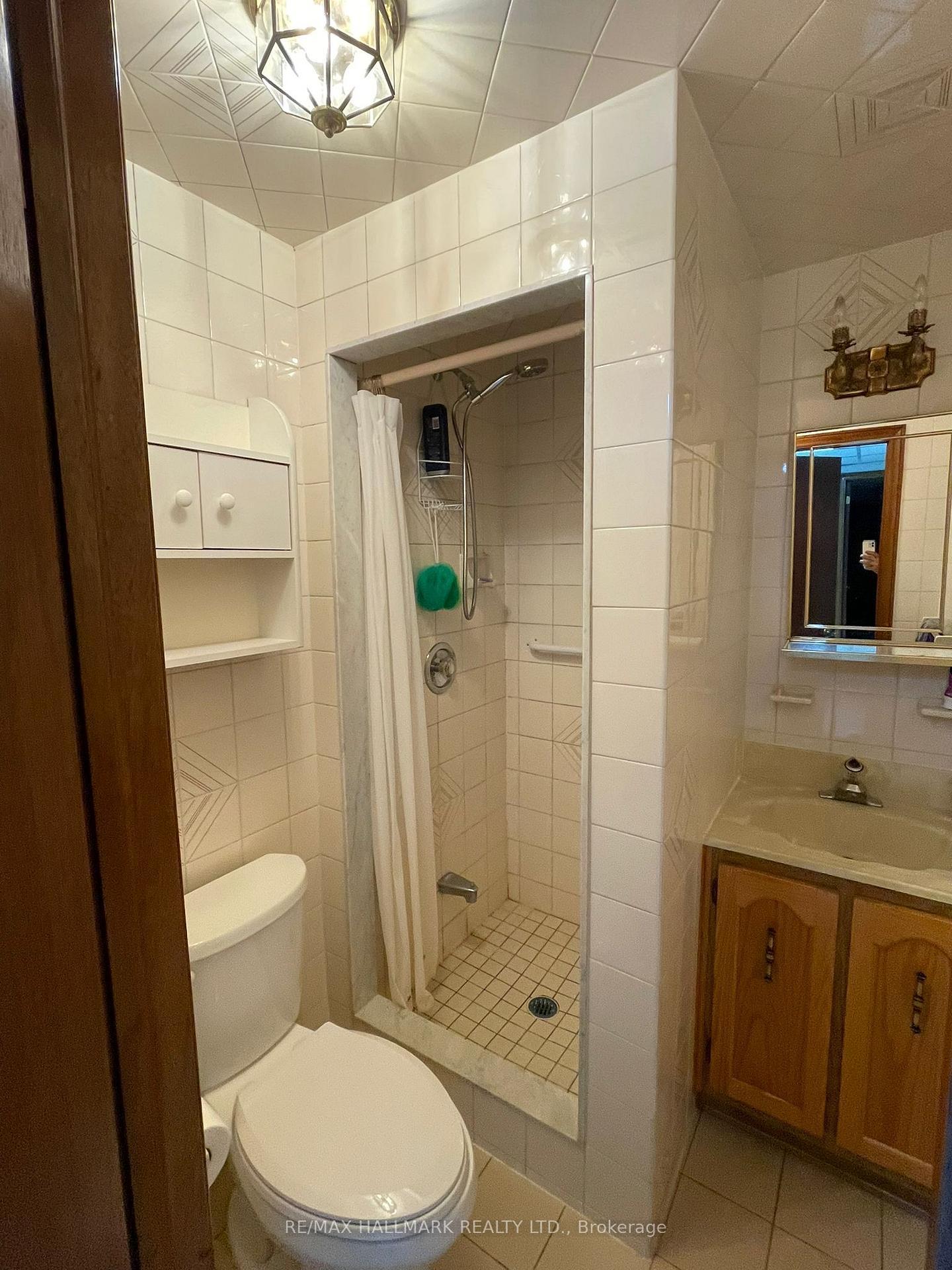 Photo 6 of Unit Lower, 117 White Boulevard, Vaughan, Brownridge — HOMEH