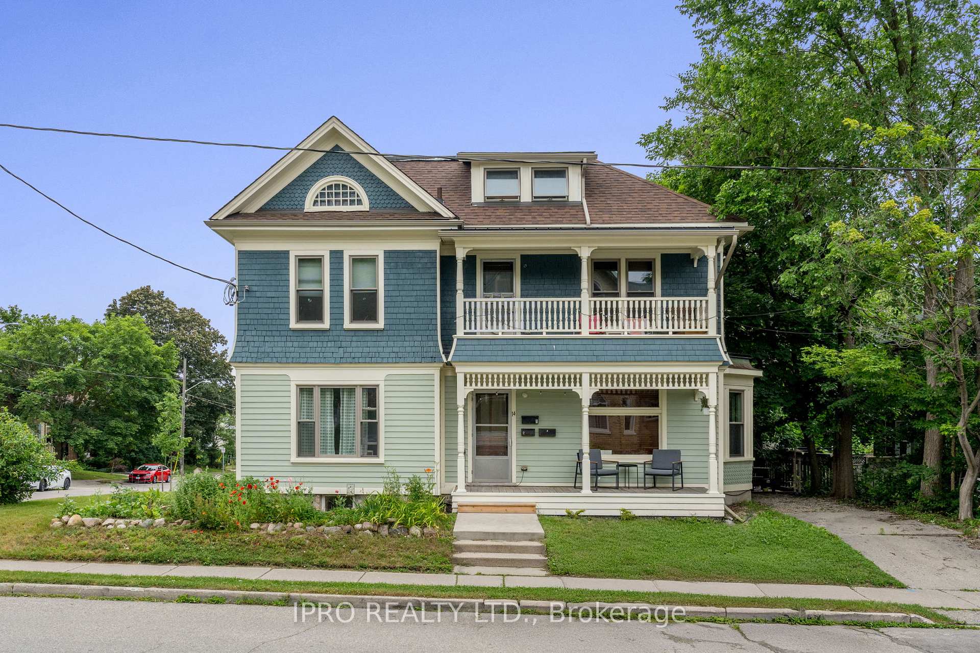 Front of 14 Young Street W