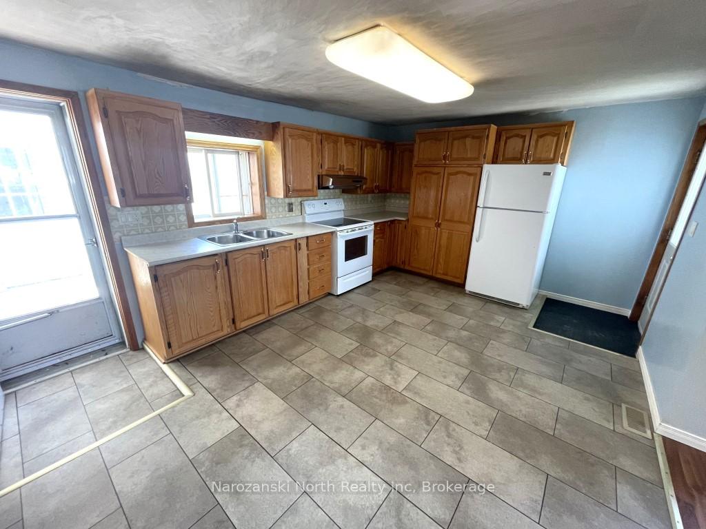 Photo 5 of 172 Parker Street, West Nipissing, Sturgeon Falls — HOMEH