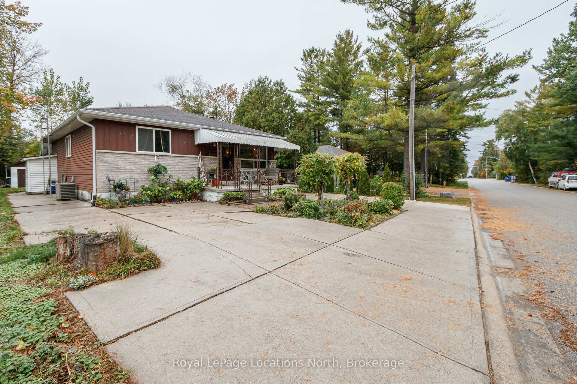 Photo 2 of 32 57th Street S, Wasaga Beach — HOMEH
