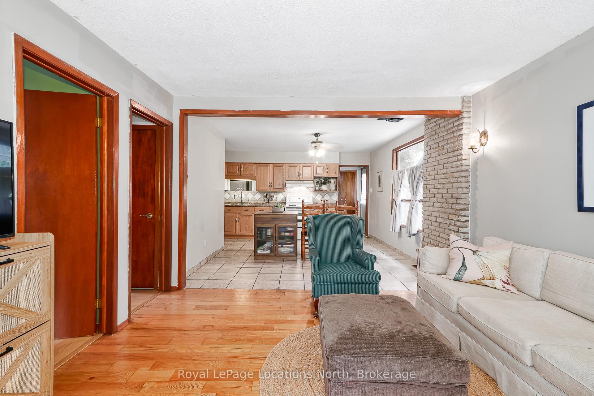 Photo 6 of 32 57th Street S, Wasaga Beach — HOMEH