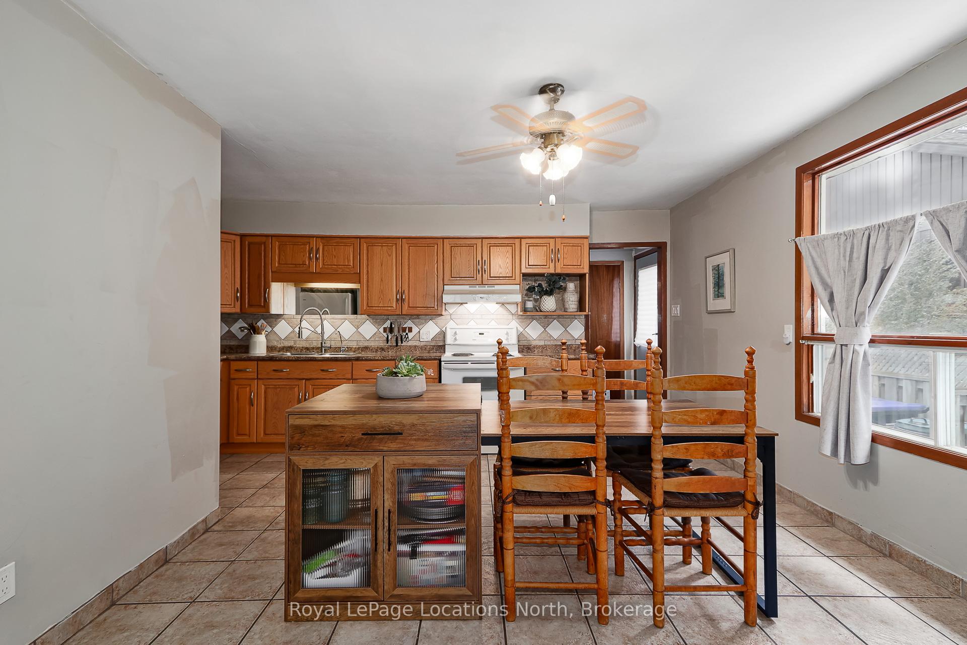Photo 9 of 32 57th Street S, Wasaga Beach — HOMEH