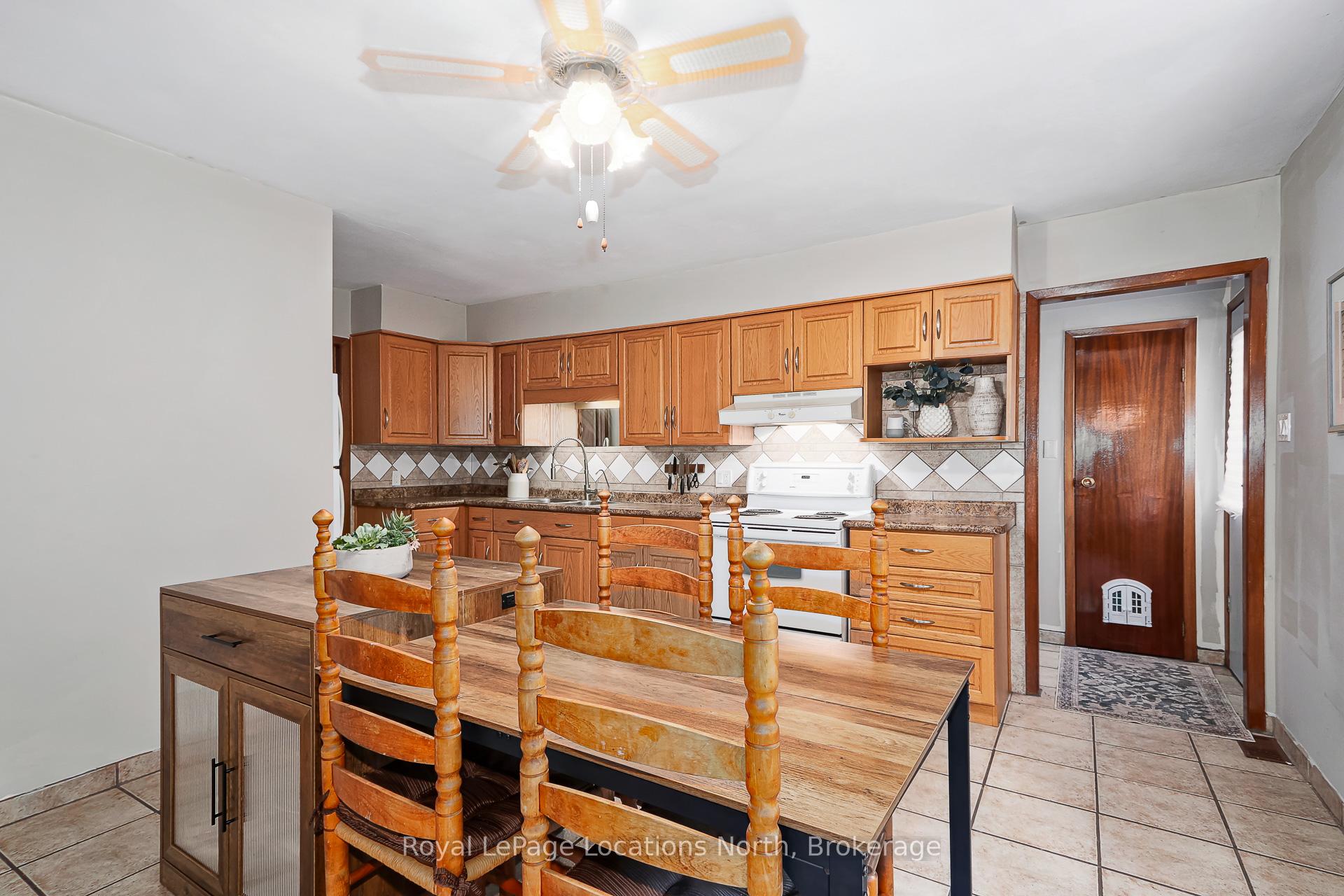 Photo 10 of 32 57th Street S, Wasaga Beach — HOMEH