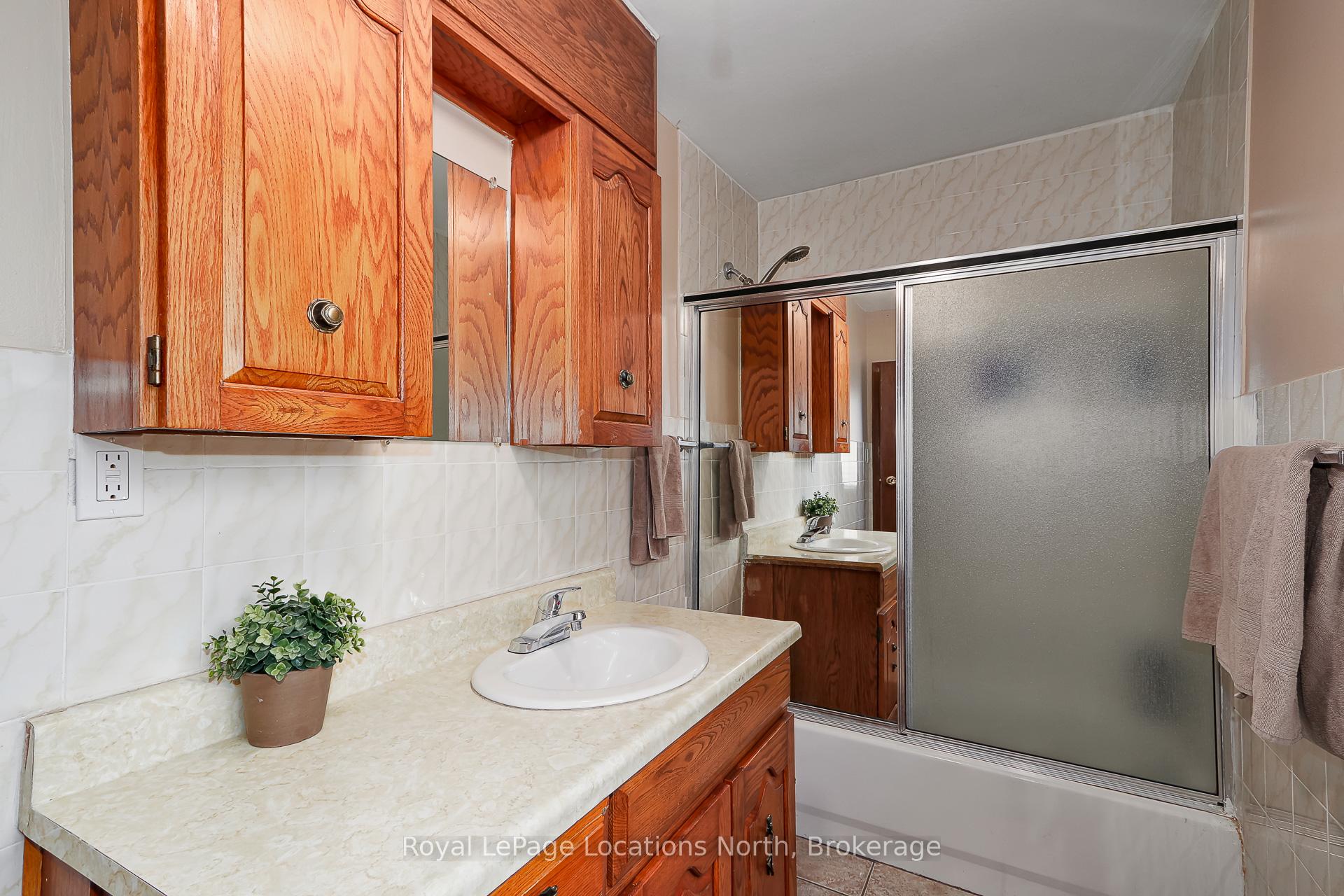 Photo 14 of 32 57th Street S, Wasaga Beach — HOMEH